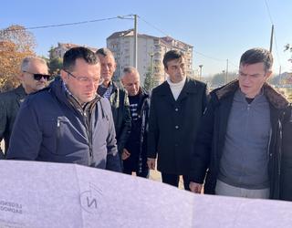 Otpocela sadnja novih stabala u Gradskom parku u Lazarevcu (12)