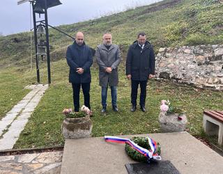 Predsednici opstina odali pocast palim borcima u Kolubarskoj bici (5)