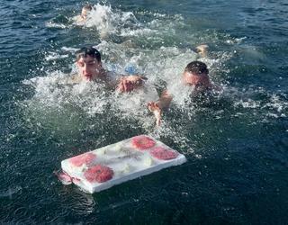 Bogojavljensko plivanje za Časni krst na jezeru Očaga 2023 (3)
