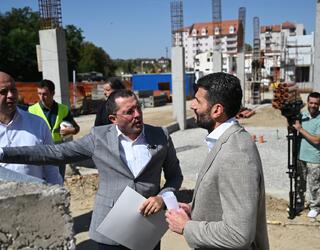 Градоначелник Шапић обишао два велика градилишта у Лазаревцу  (3)