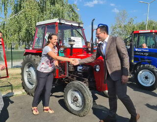 uruceni kljucevi poljoprivrednicima za 15 traktora (10)