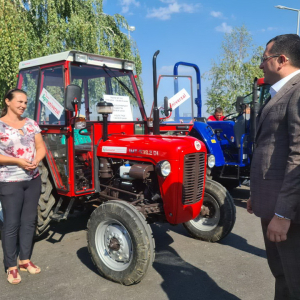 uruceni kljucevi poljoprivrednicima za 15 traktora (7)