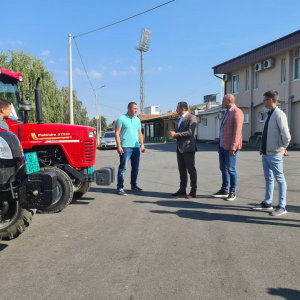 uruceni kljucevi poljoprivrednicima za 15 traktora (9)