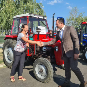uruceni kljucevi poljoprivrednicima za 15 traktora (10)