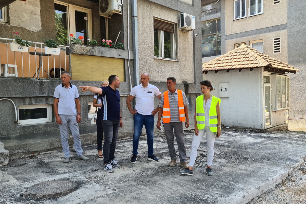 Radovi na uredjenju pesackih staza u ulici Dimitrija Tucovica (5)