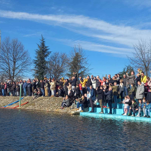 Bogojavljensko plivanje za Časni krst na jezeru Očaga 2023 (5)