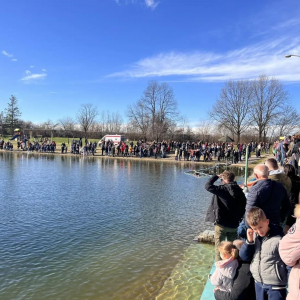 Bogojavljensko plivanje za Časni krst na jezeru Očaga 2023 (9)