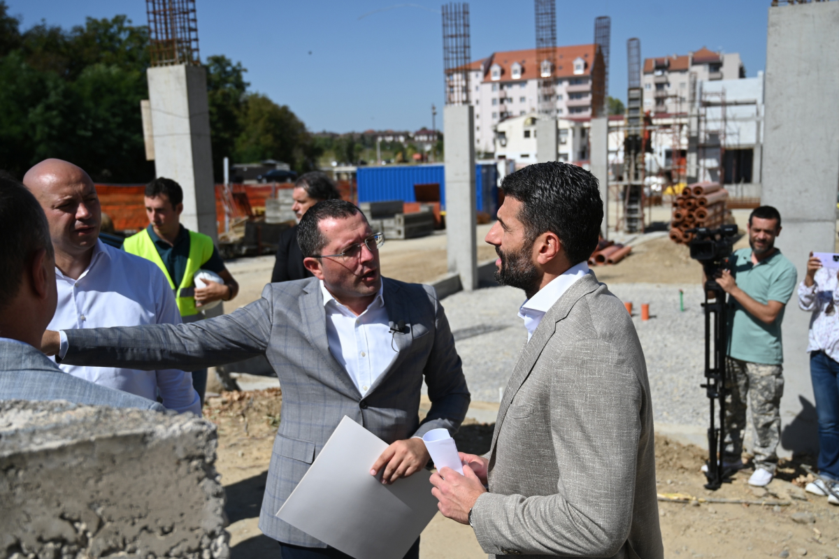 Градоначелник Шапић обишао два велика градилишта у Лазаревцу  (3)