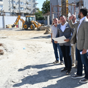 Градоначелник Шапић обишао два велика градилишта у Лазаревцу  (1)