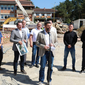 Градоначелник Шапић обишао два велика градилишта у Лазаревцу  (6)